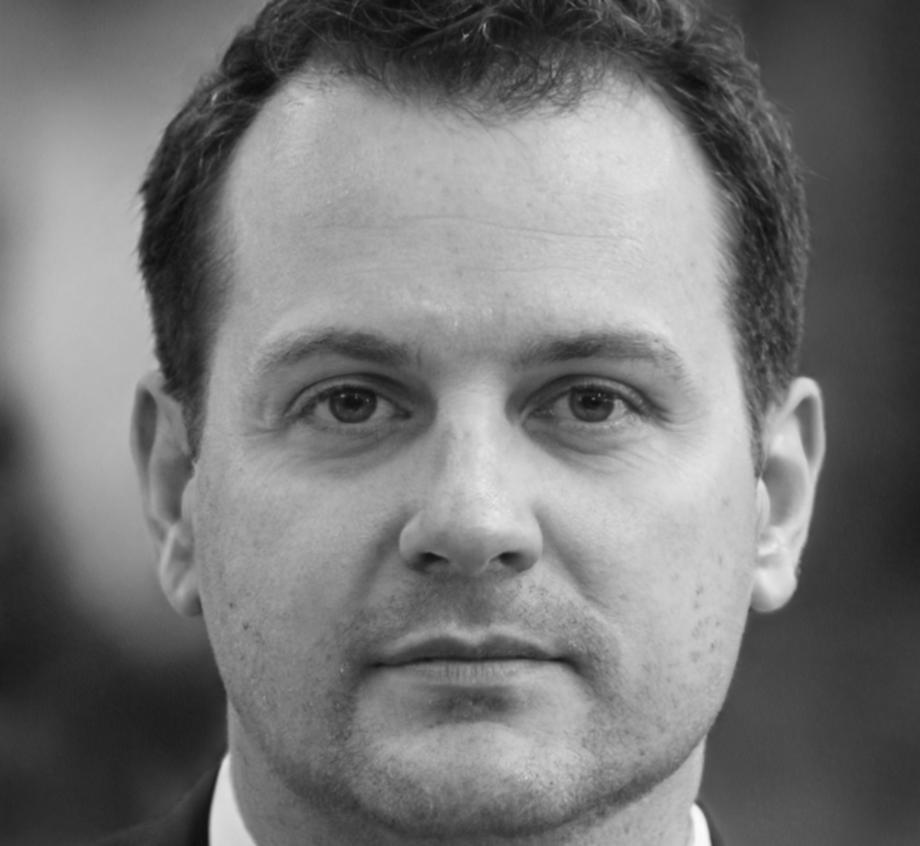 Lachlan Vukovic reviewing student code during lab session